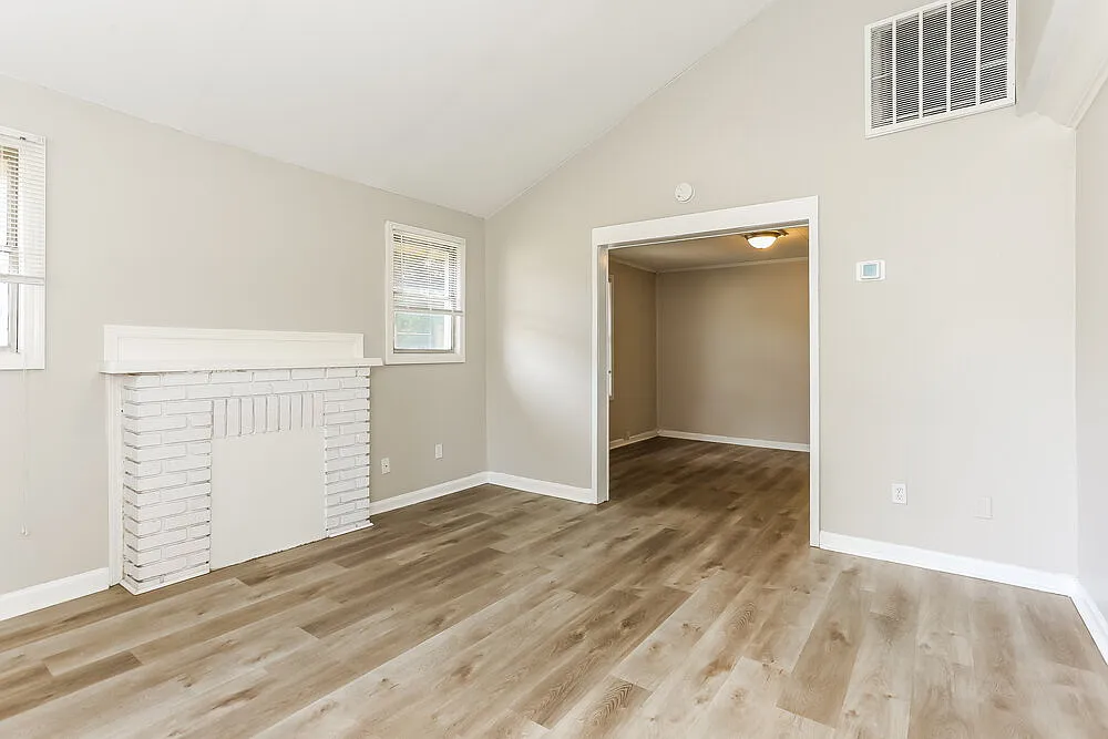 3 bed, 1.0 bath, 1030 sqft, $1,795 — Photo 4