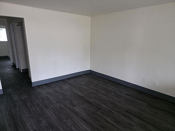 2nd image of 300 Whitesell St W Suite 2