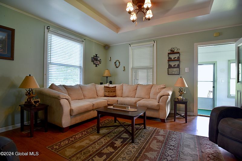 4th image of 4 Highland Avenue