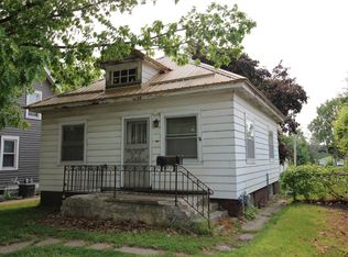 819 Center Point Rd NE, Cedar Rapids, IA 52402