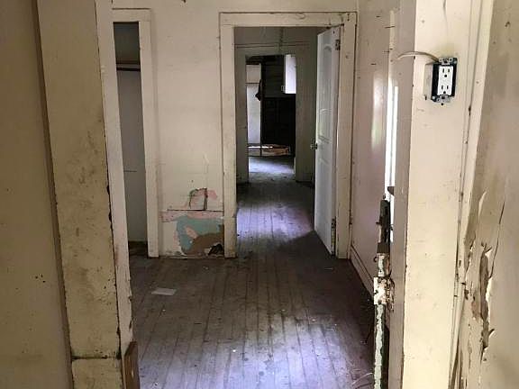 2nd image of 1590 W 23rd St