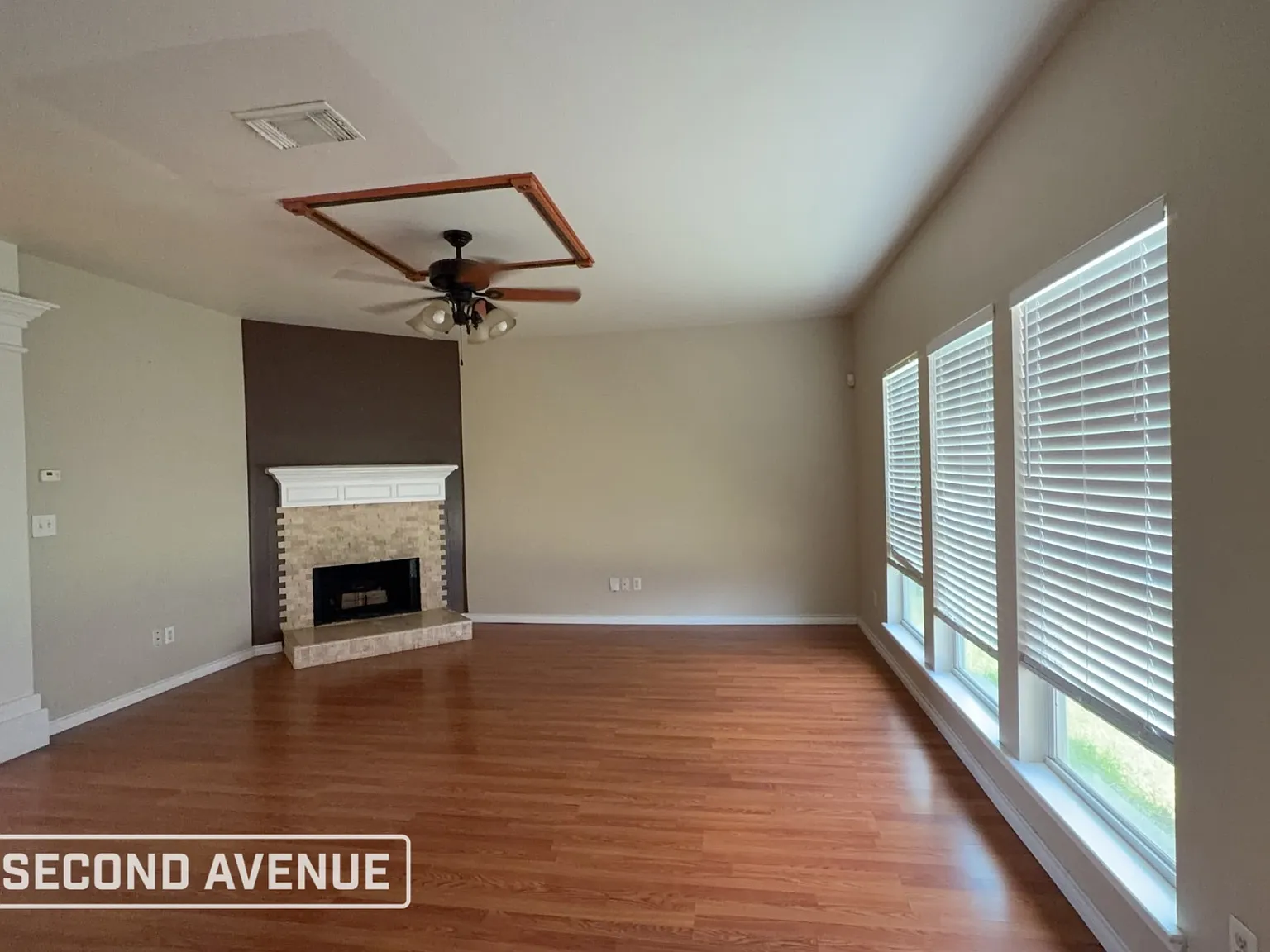 5 bed, 2.5 bath, 2573 sqft, $2,350 — Photo 2