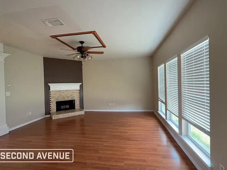 6013 Suffolk Dr — Photo 2