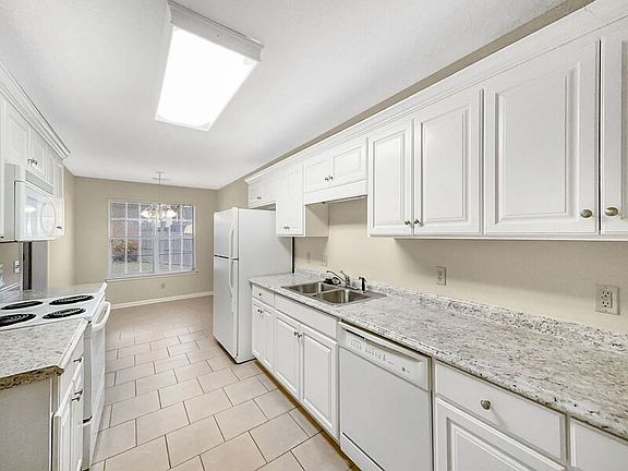 5th image of 1032 Mockingbird Ln