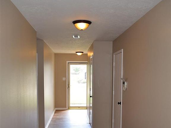 3rd image of 15846 Clayton Bend Dr