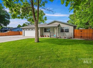 826 W Kinghorn Dr, Nampa, ID 83651
