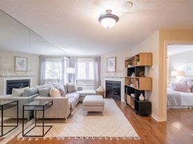 193 Lake Driveway W