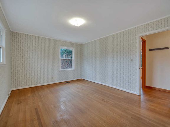 5th image of 104 Blue Grass Dr