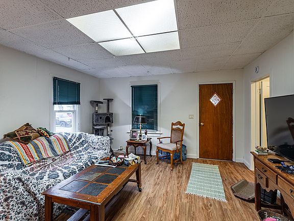 4th image of 1820 Wood St