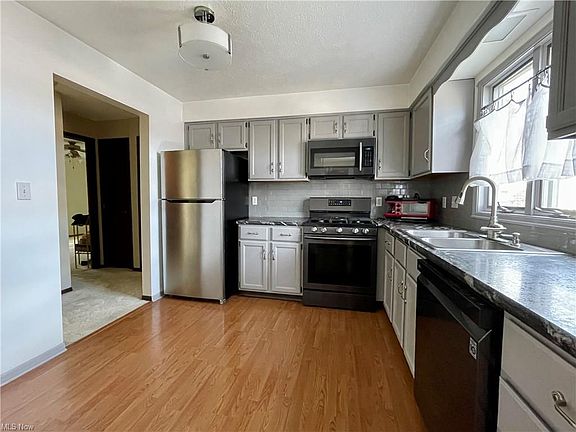 3rd image of 7349 Eisenhower Dr Unit 3
