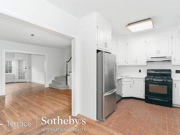 5th image of 269 Burns St #1
