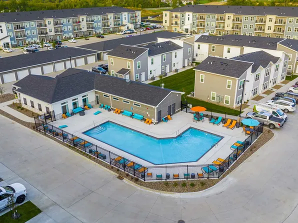 701 NE 60th St #302, Pleasant Hill, IA 50327