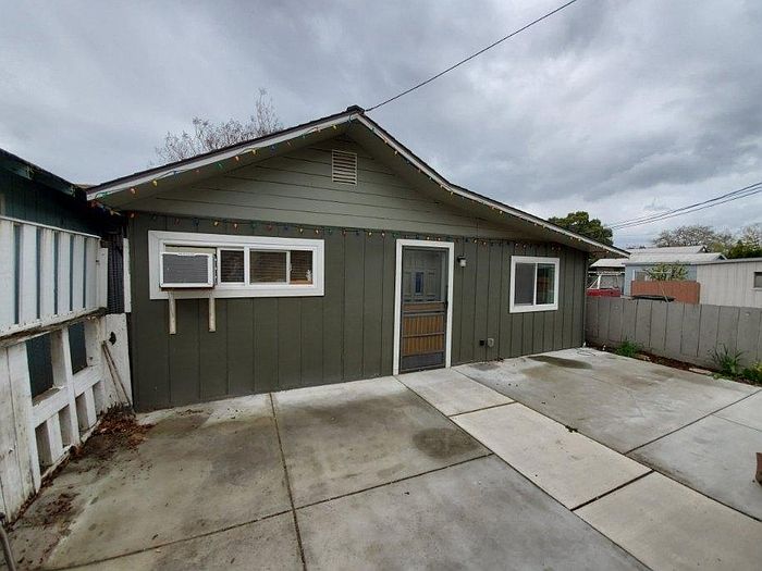 1st image of 329 Haydon St #200