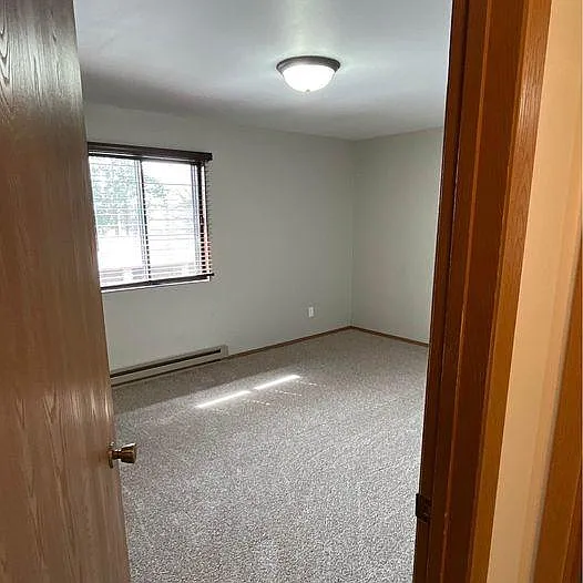 355 E State St — Photo 5