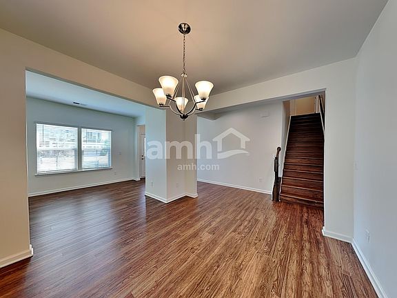 4th image of 553 Larragan Dr