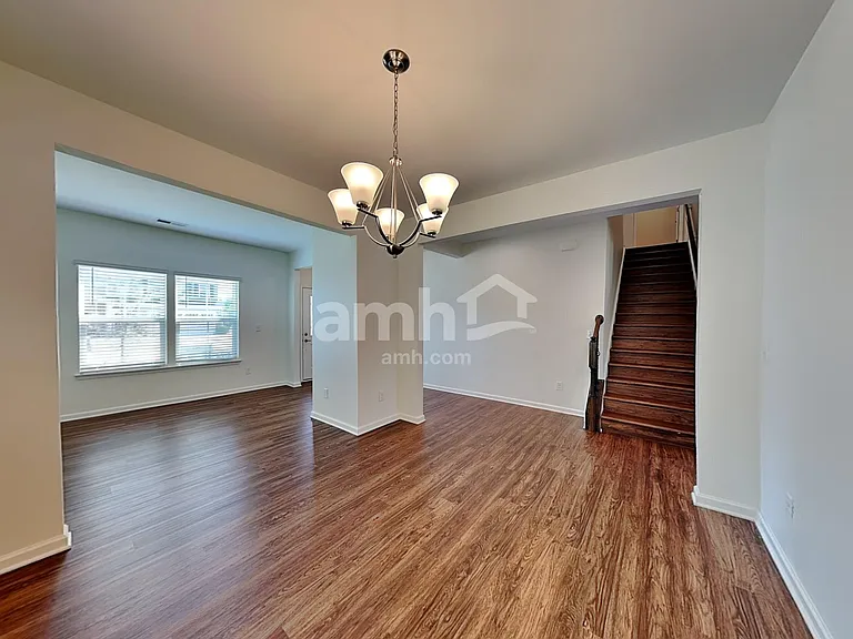 553 Larragan Dr — Photo 8