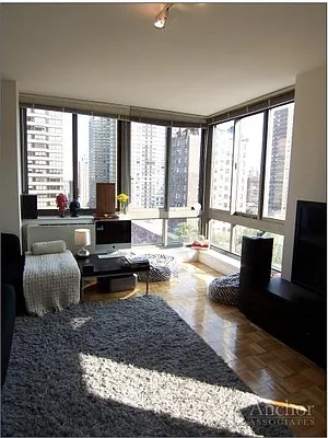 Rented by Anchor Associates | media 25