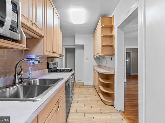 5th image of 4543 S Dakota Ave NE