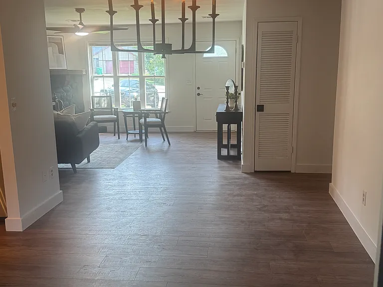 1050 Parkwest Ct — Photo 9