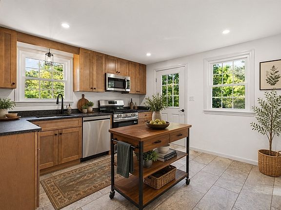 5th image of 70 Cook St