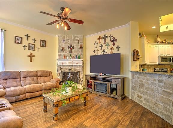3rd image of 3209 Golden Oaks Cir