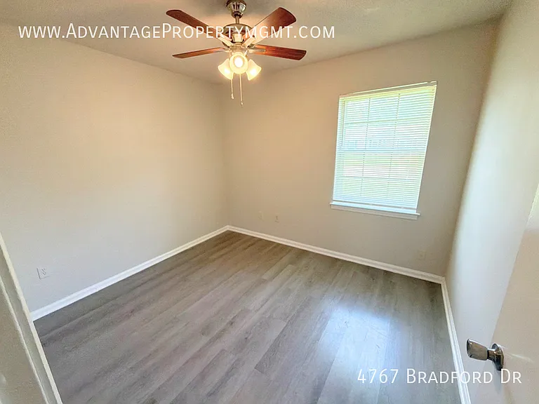 4767 Bradford Dr — Photo 23