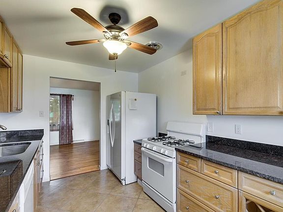 Updated Kitchen with Slab Granite Countertops/Raised Panel Oak Cabinets