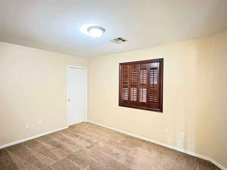 2684 Heathrow St — Photo 10