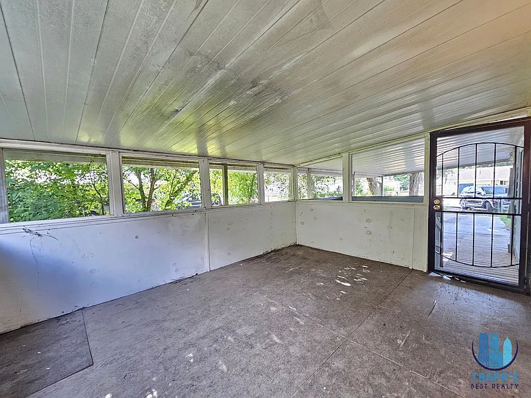 2441 E Magnolia St — Photo 12