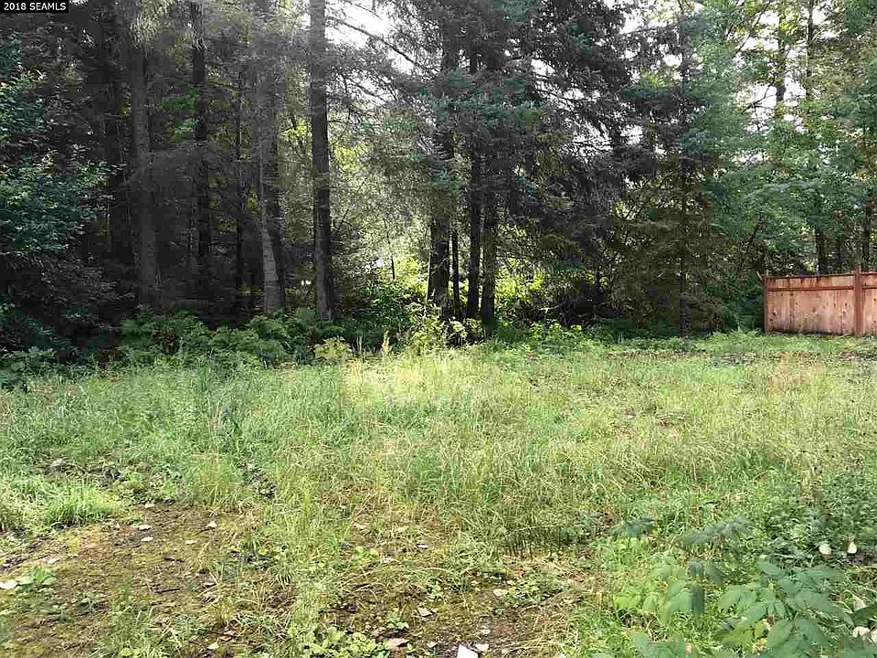 2nd image of 2890 Linda Ave