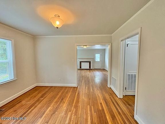 4th image of 207 Talbot Street