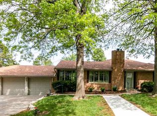 215 Pine Dr, Manhattan, KS 66502