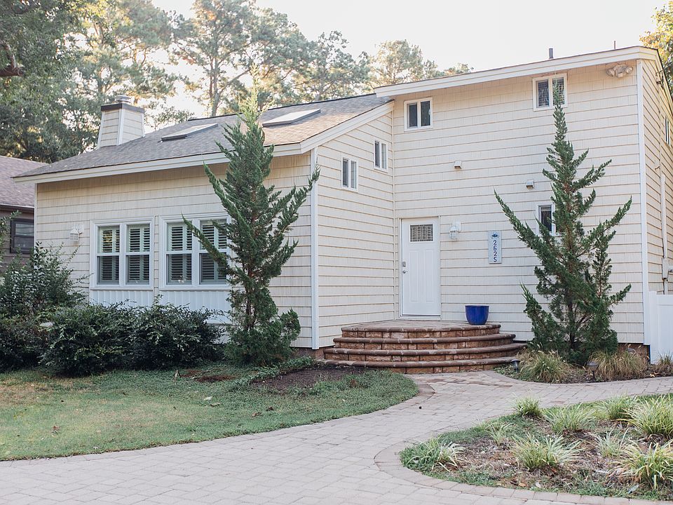 1st image of 2625 Poinciana Dr