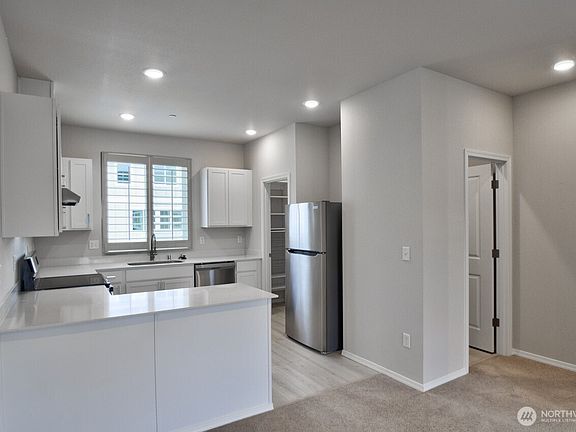 5th image of 8803 Corona Court NE #D