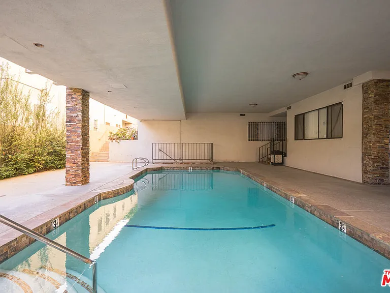 430 N Maple Dr #203 — Photo 33