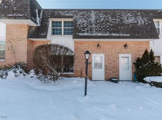 6919 N Parkway Dr, Middleburg Heights, OH 44130