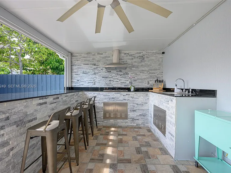 18316 SW 145th Ave — Photo 3