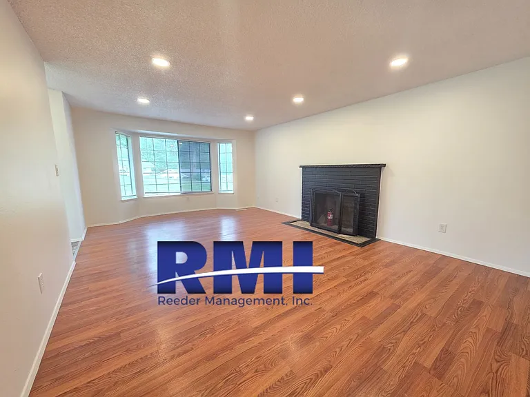 1491 SE Bethel Valley Ln — Photo 3
