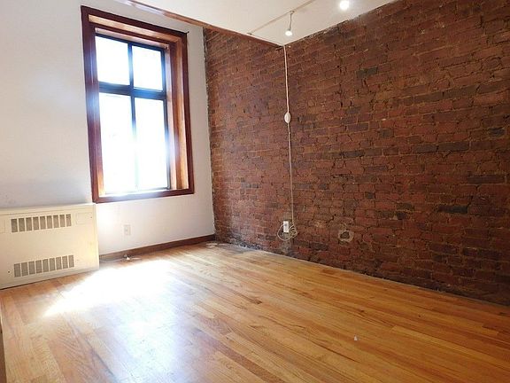 3rd image of 1252 Lexington Ave #4D