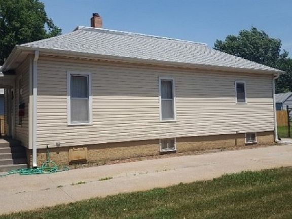 2nd image of 809 S Pine St
