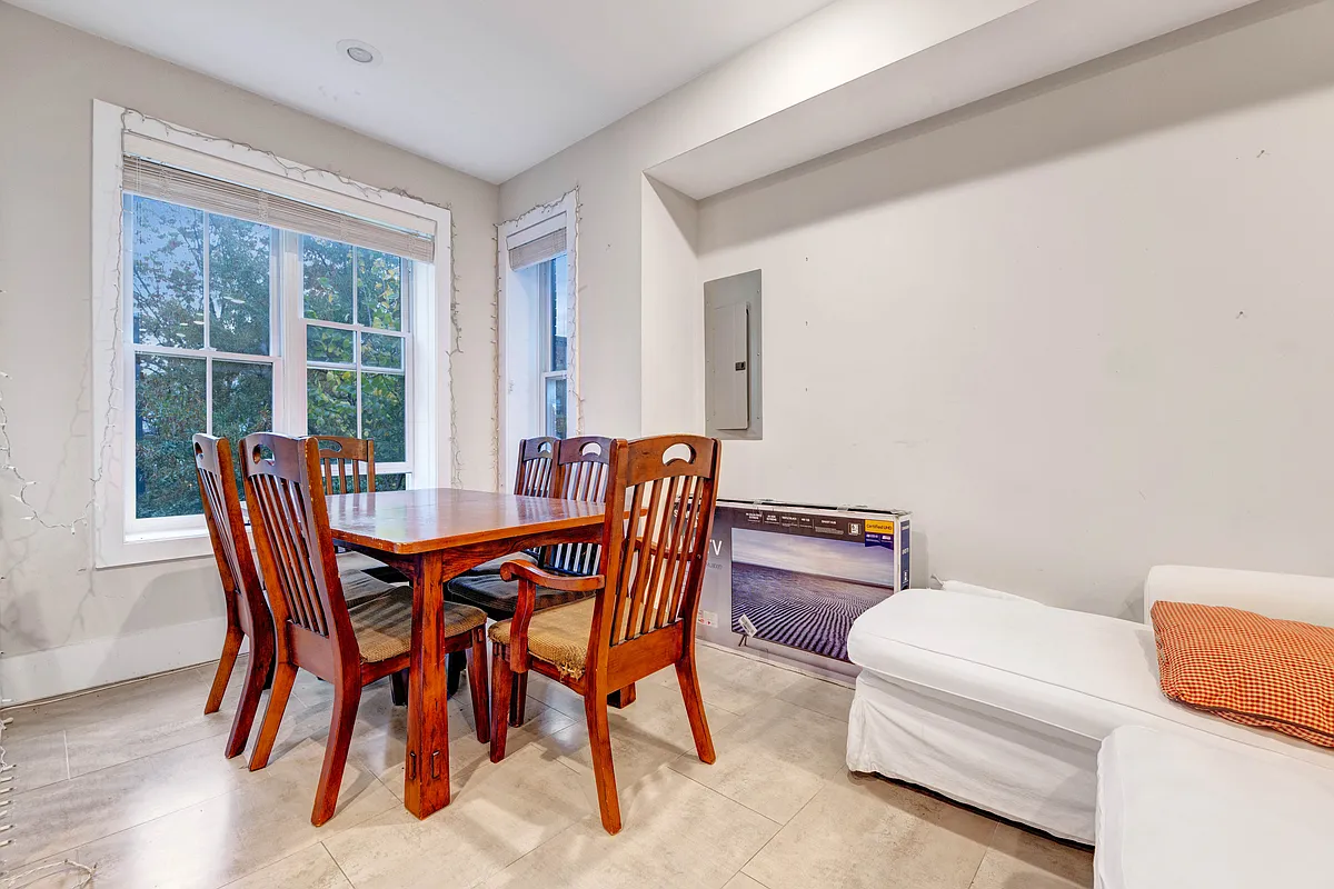 Building Photo - 1346 Kenyon St NW #3