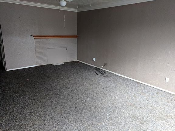 4th image of 905 E 51st St