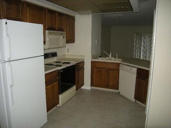 4th image of 4829 Walden Cir
