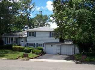 103 Sunrise Dr, Massapequa, NY 11758