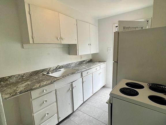 3rd image of 1319 SW 5th St #14944303