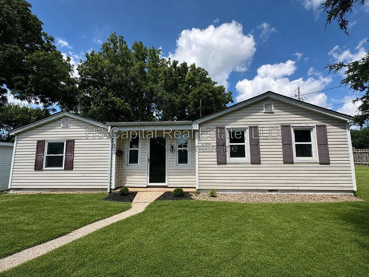 2 bed, 1.0 bath, $1,395 — Photo 1