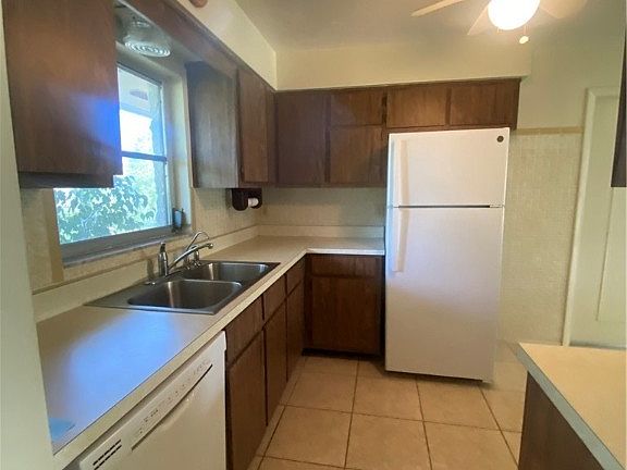 3rd image of 1004 Highland Ave