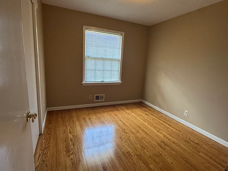 10507 Seatonville Rd — Photo 11
