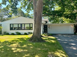 729 Colwyn Ter, Deerfield, IL 60015