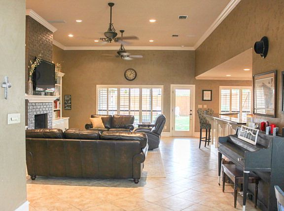 3rd image of 3511 Meadowridge Ln